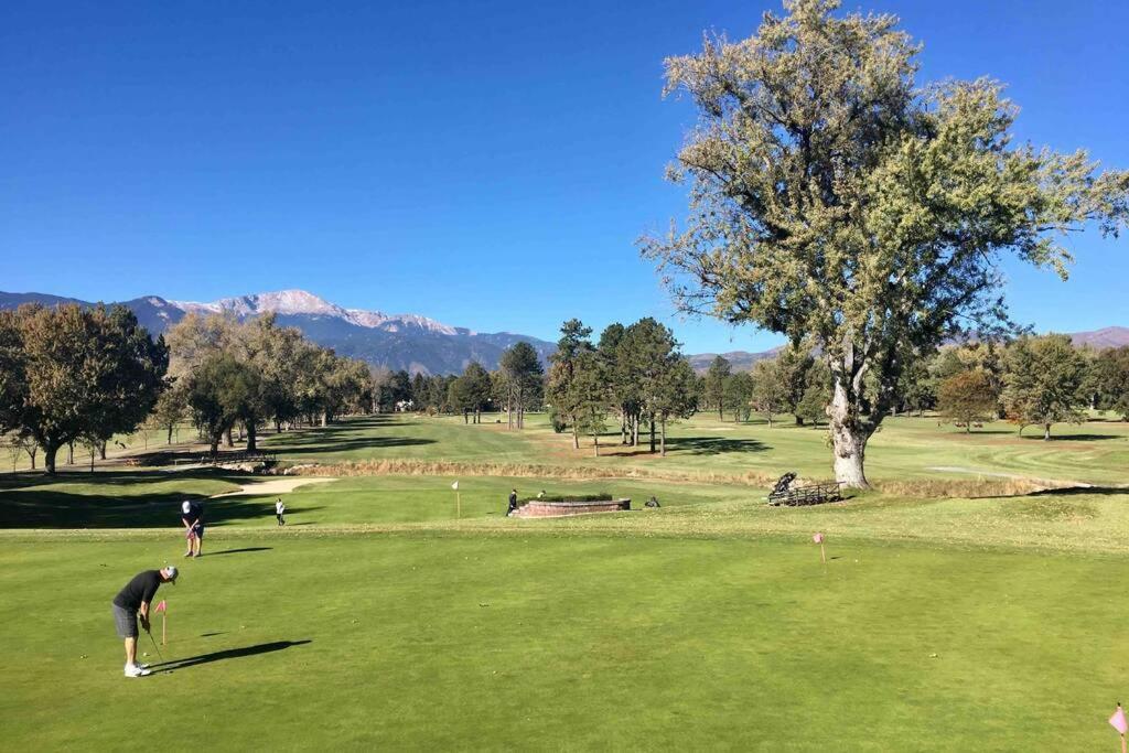 كولورادو سبرينغس Charming Remodeled Golf Course Area Home المظهر الخارجي الصورة